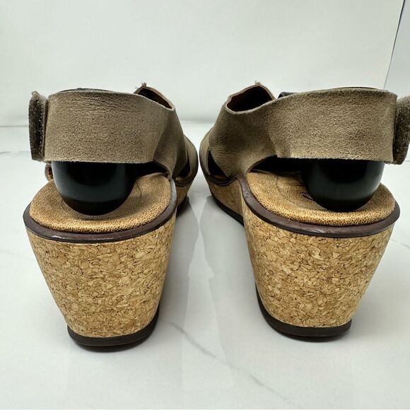 Clarks Rosemund Dune Suede Sandals- Size 7.5 - Picture 6 of 14